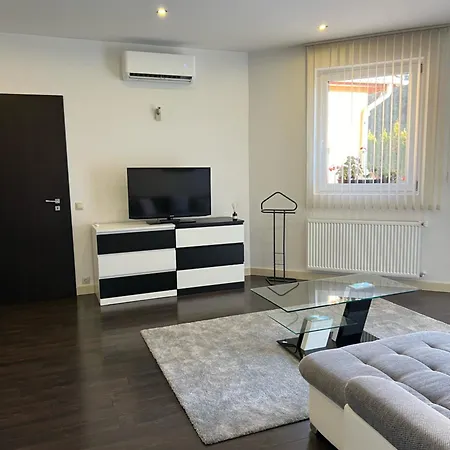 Monika's Apartment Erd